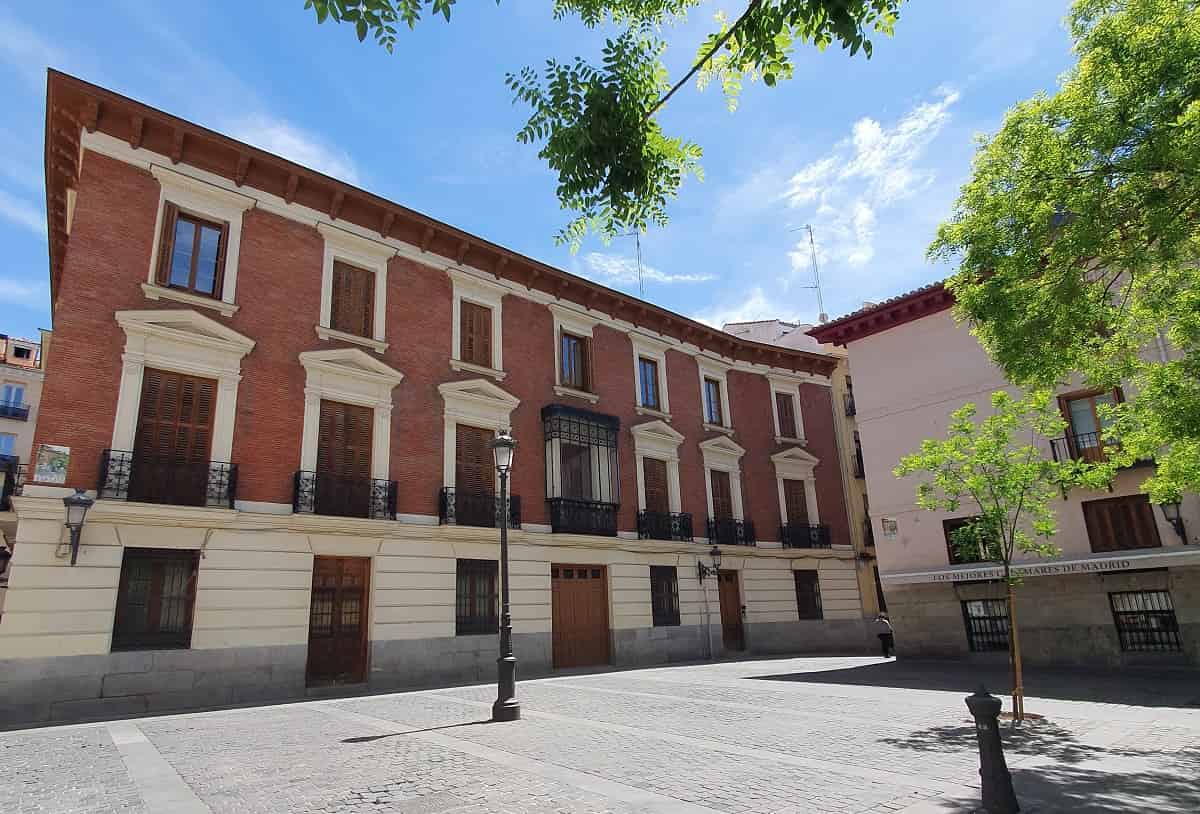 El edificio del Instituto Juan Pablo II en la plaza Conde de Barajas, en Madrid