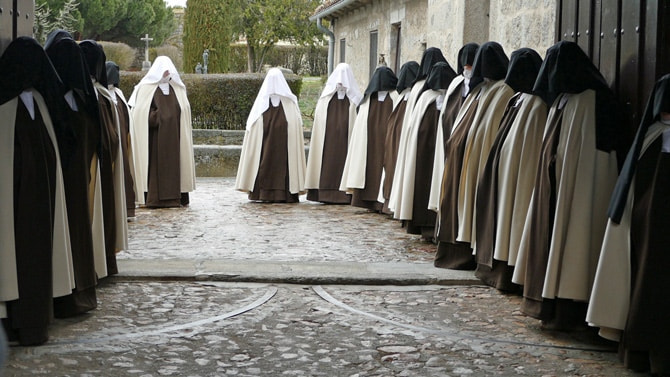 Monjas carmelitas en España... muchas personas entran en el Carmelo atraídas por la espiritualidad de Teresa de Ávila