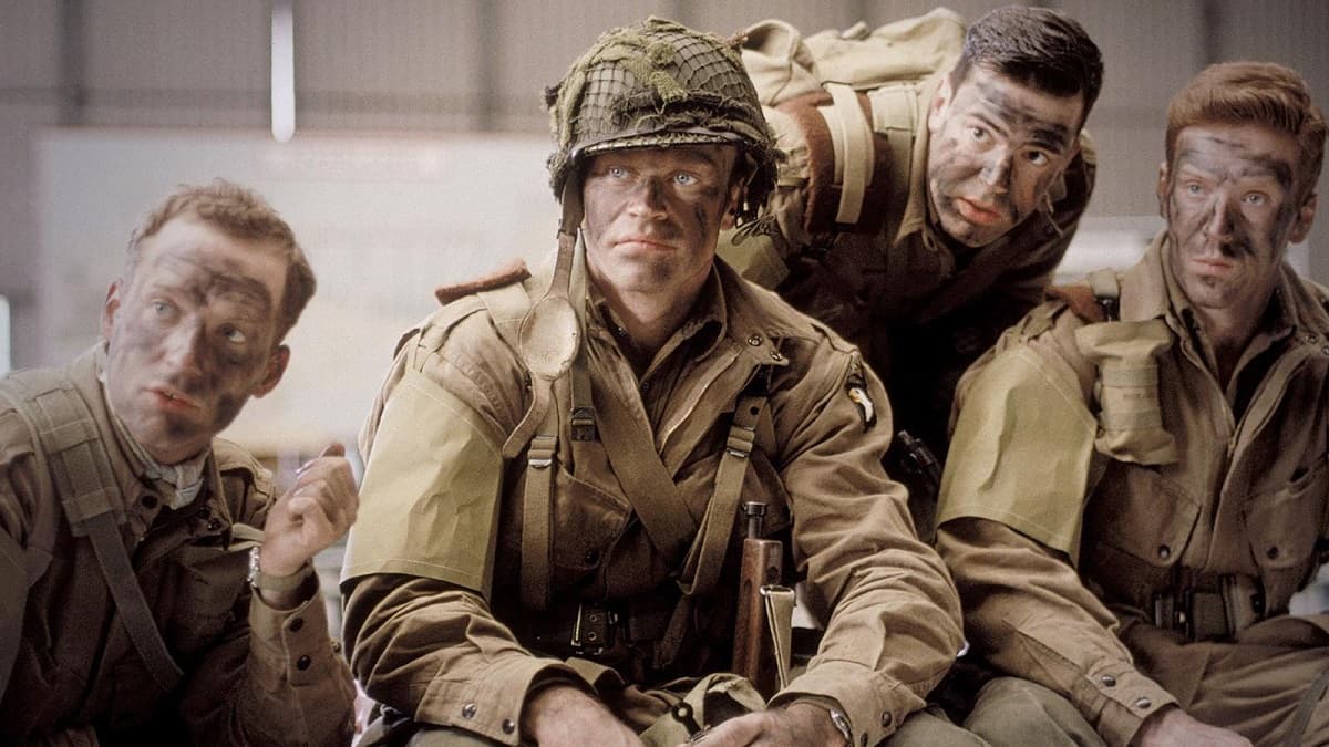En la mini-serie Hermanos de Sangre, producida por Steven Spielberg interpretaba al teniente  Lynn "Buck" Compton

