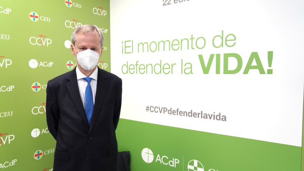 Alejandro Macarrón en el photocall del congreso del CEU