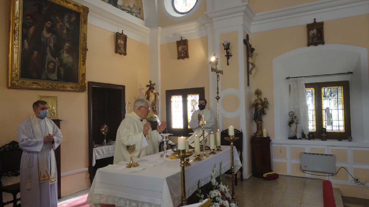 Monseñor Reig Pla celebrando misa