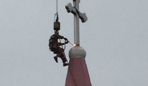 Imagen del derribo de cruces en las iglesias de China