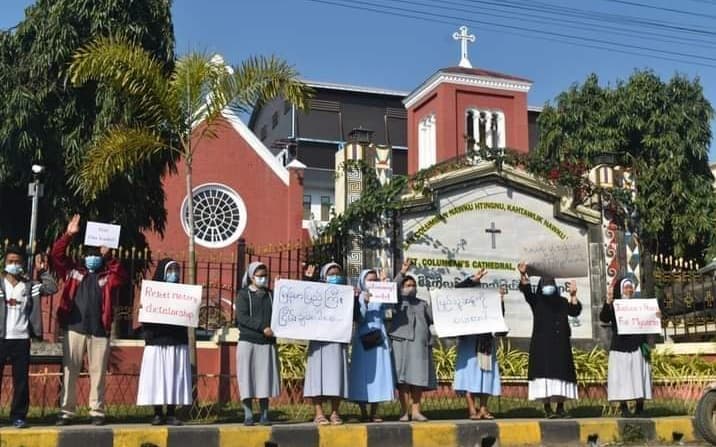 Hermanas del Buen Pastor protestando contra el golpe de Estado