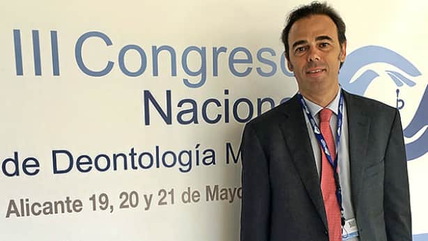 Ángel Hernández Gil preside a los expertos en deontología del Consejo Andaluz de Colegios de Médicos
