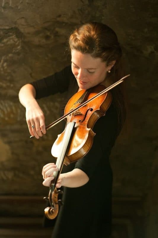 La violinista Fiona Hughes