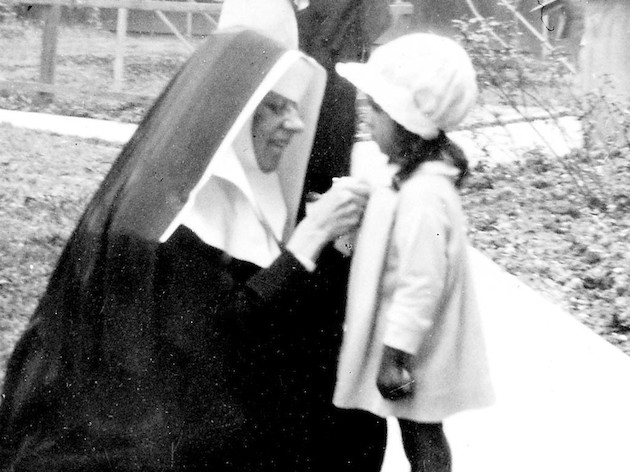 Santa Katharine Drexel, con una niña.