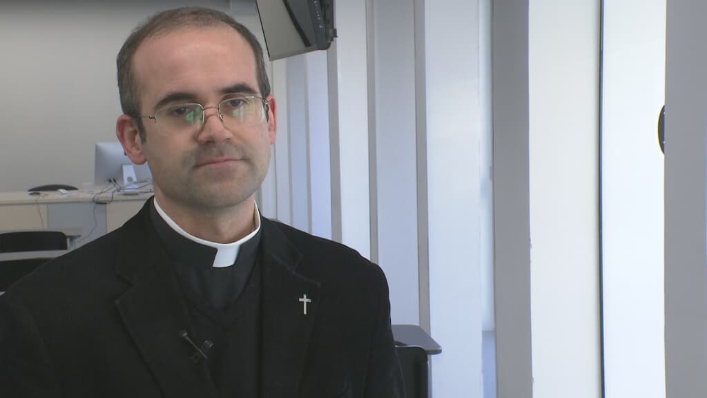 Joan Prat es párroco en Manresa, capellán de prisiones y exorcista de la diócesis de Vic