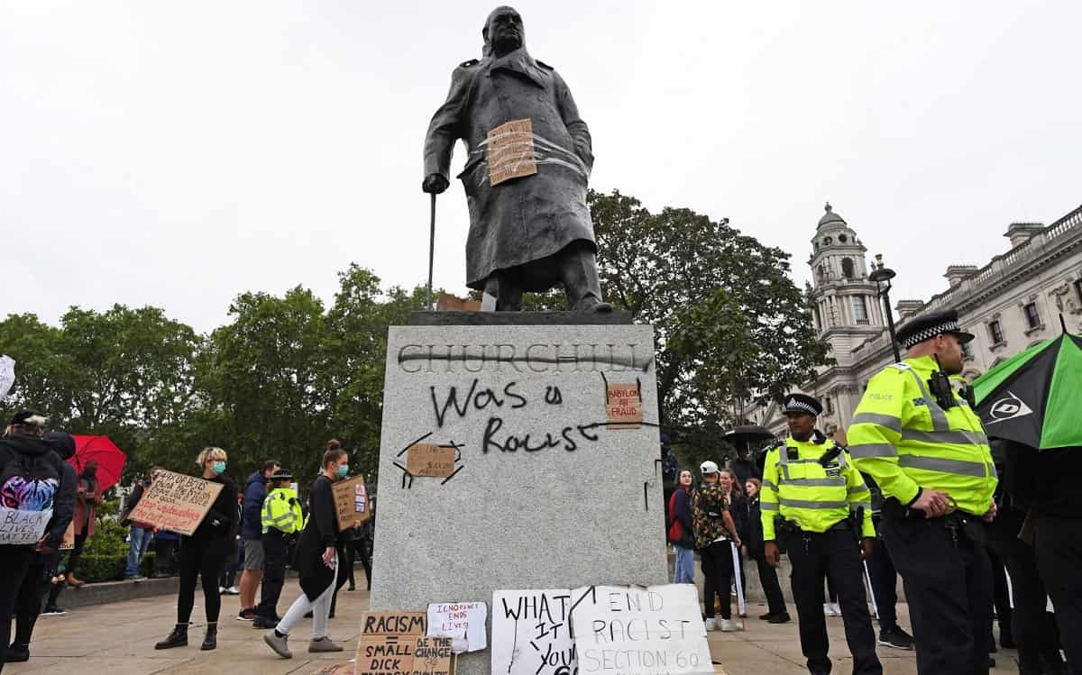 Estatua de Churchill vandalizada