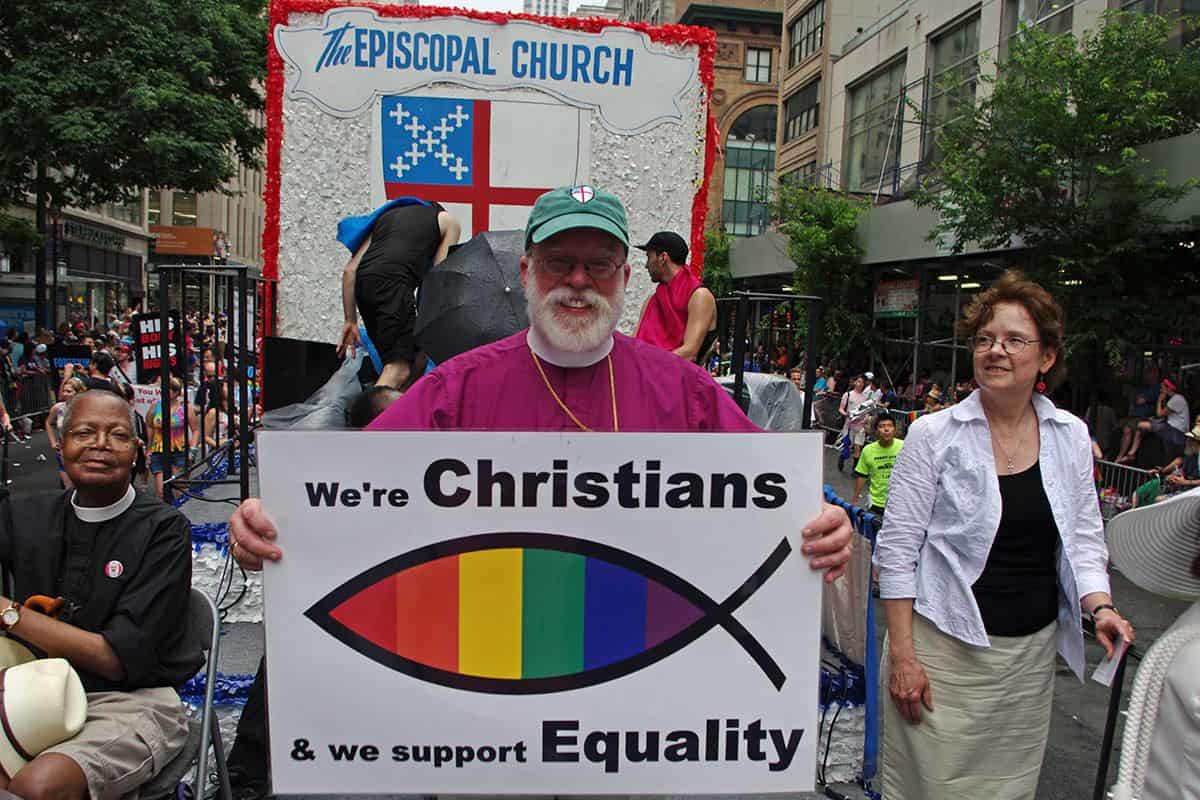 Clérigos episcopalianos en un desfile del Orgullo Gay en EEUU
