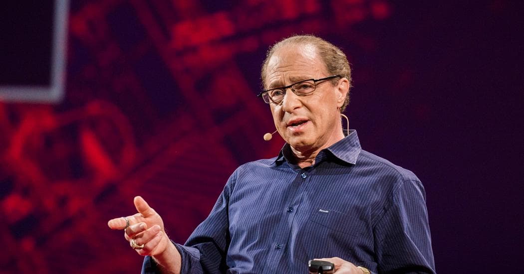Ray Kurzweil es uno de los que predica un transhumanismo más radical e inminente