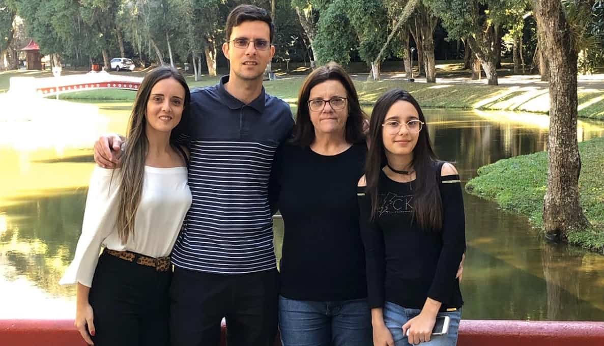 César, con su familia en Brasil
