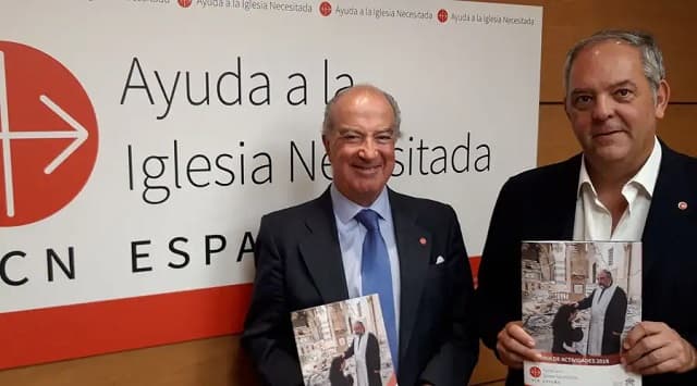 Antonio Sáinz de Vicuña, presidente de ACN España (izq) y Javier Menéndez Ros, director de ACN España (dcha). 
