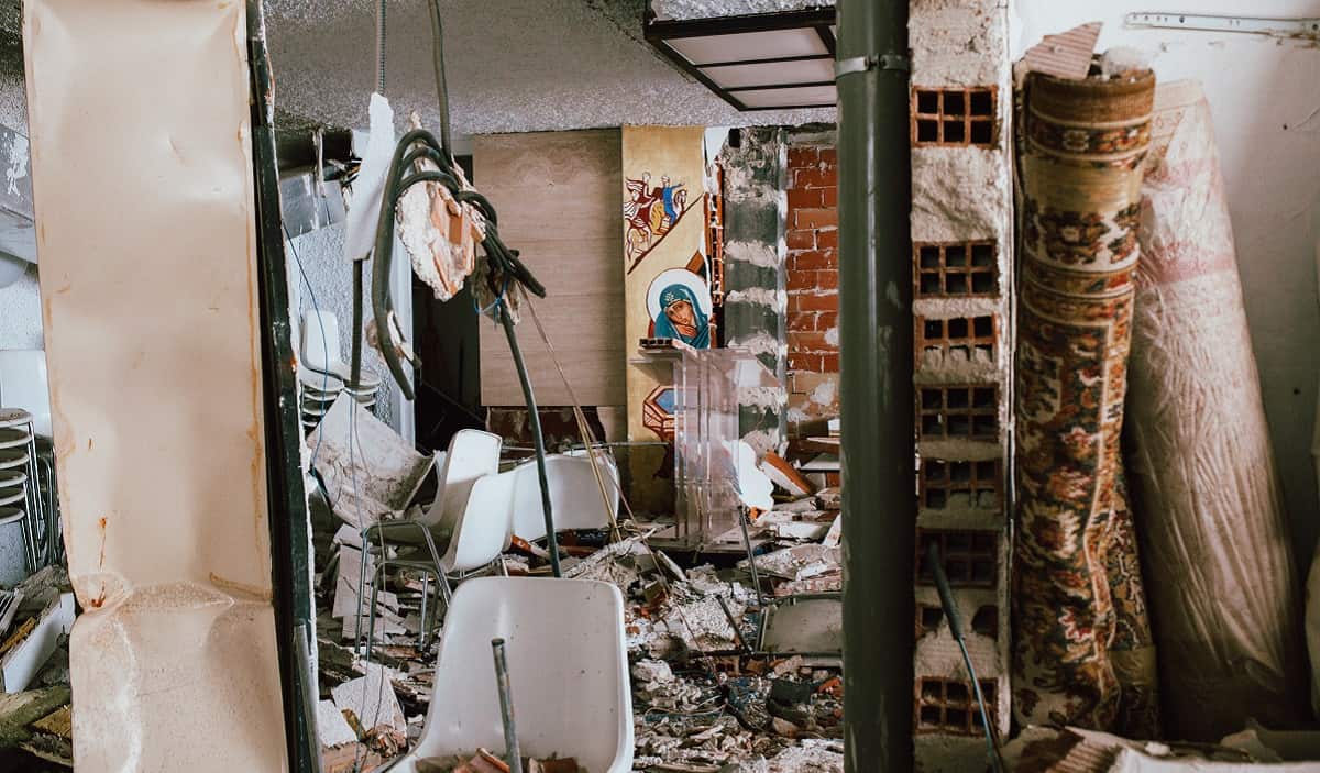 Una de las salas de La Paloma destruida en la explosión