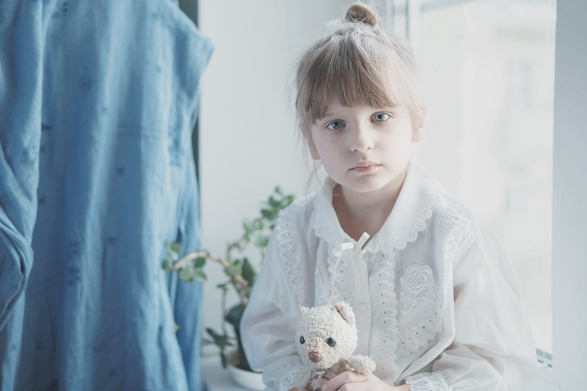 Una niña triste - foto de Vitolda Klein para Unsplash