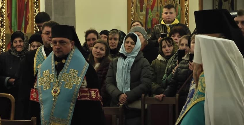 Fieles en Leópolis y obispos ucranianos en la consagración de Rusia y Ucrania al Inmaculado Corazón de María