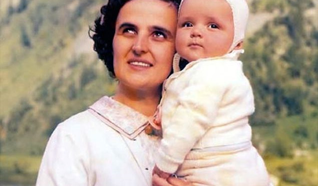 Santa Gianna Beretta Molla con su hija Gianna Emanuela.