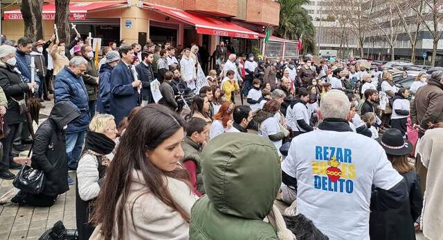 Encuentro en abril de Rezar no es delito ante la clínica abortista Dator en Madrid