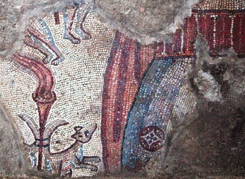 Las zorras de Sansón llevan antorchas en las colas - sinagoga de Huqoq, año 400 d.C.