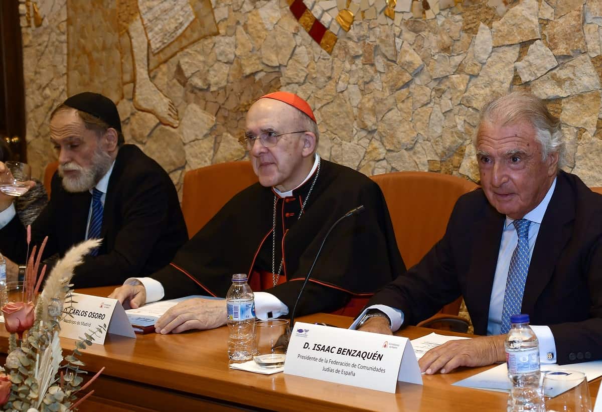 El rabino Bendazán, el cardenal Osoro y el presidente de las comunidades judías españolas en el aniversario del centro de estudios Judeo Cristianos