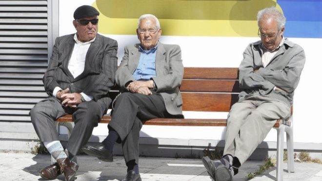 Un 20 por ciento de españoles son mayores de 65 años, y la mitad del país supera los 45