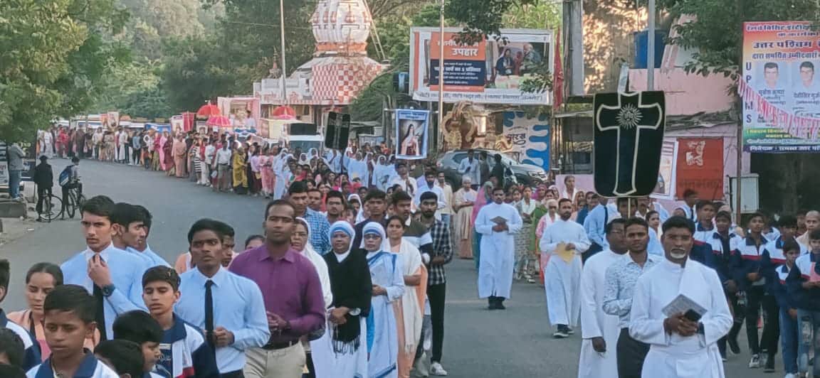 Una procesión de Cristo Rey en 2022 en la India, tras dos años sin salir por la pandemia