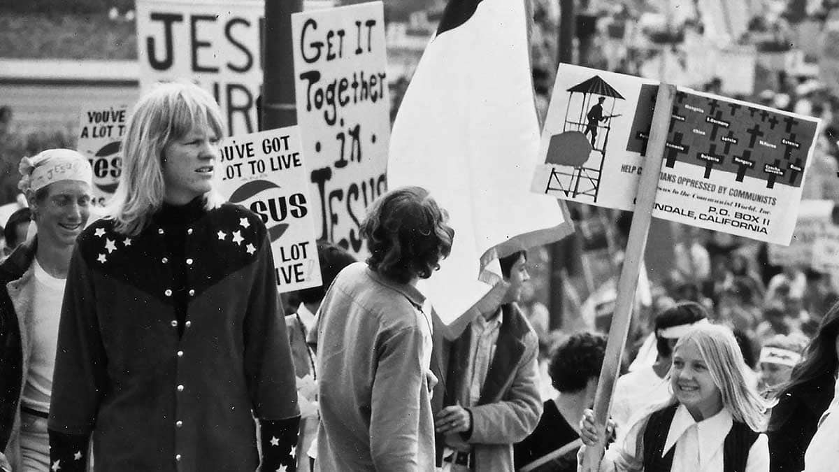 El cantante cristiano Larry Norman en un encuentro de los Jesus People en los años 70