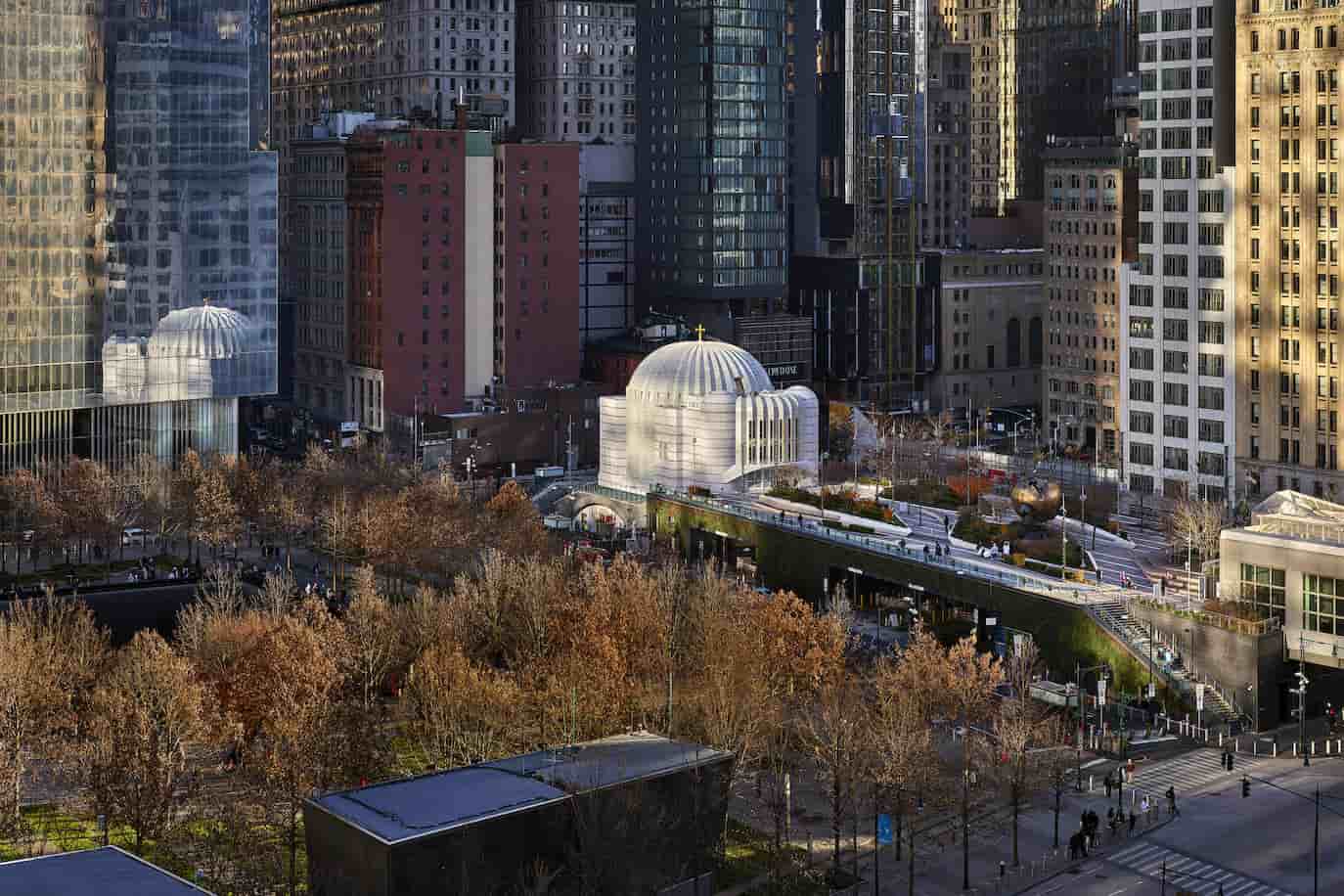 Desde arriba, San Nicolás, parroquia ortodoxa griega de Calatrava en el antiguo World Trade Center neoyorquino