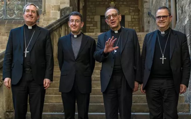El cardenal Omella y sus tres obispos auxiliares, foto de Lorena Sopena en Europa Press