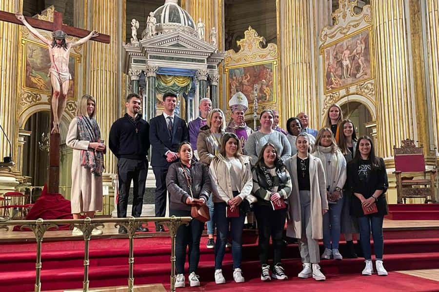 El obispo Catalá de Málaga con los catecúmenos en los ritos de elección de 2023