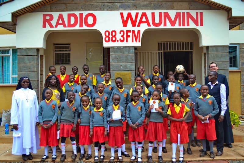 Alumnos de la escuela católica Holy Cross en Kenya