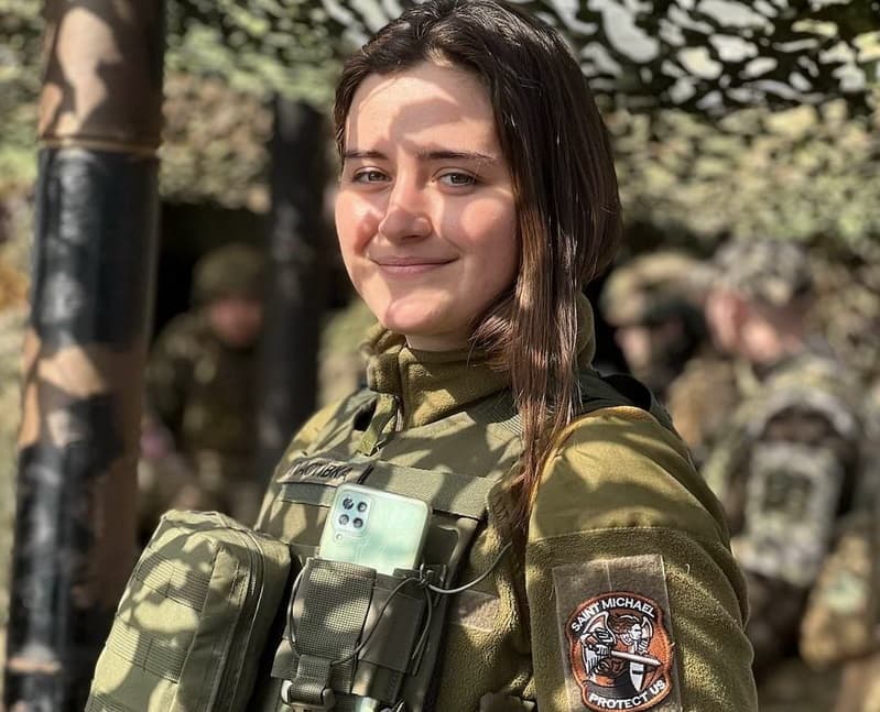 Iryna, alias Lastivka, es artillera voluntaria en el Dombas, pero lo que ella quiere es organizar campamentos para niños