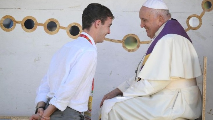 Francisco, joven español de 21 años, se confiesa con el Papa Francisco