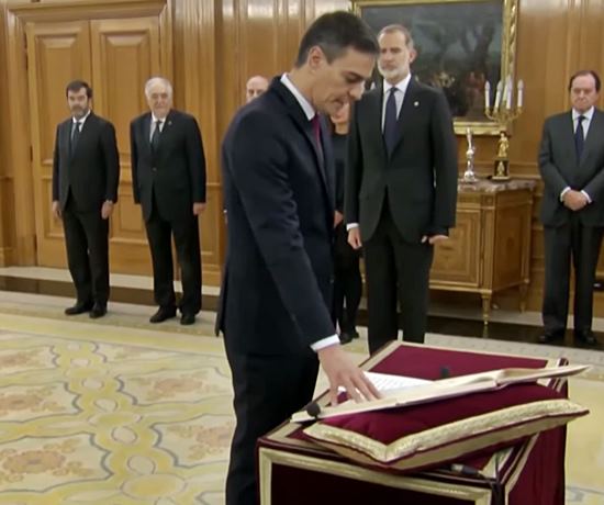 El presidente del Gobierno, Pedro Sánchez, promete su cargo ante el Rey.