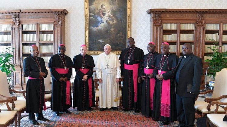 Los obispos de Zimbabue con el Papa Francisco en septiembre de 2023 en Roma 