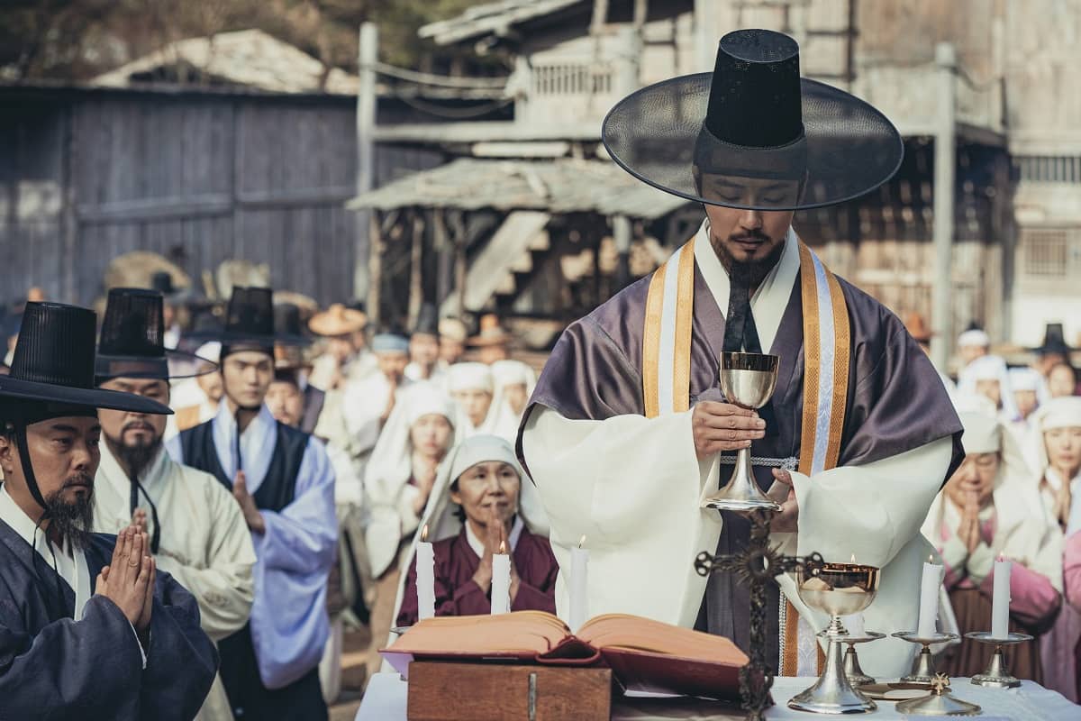 San Andrés Kim celebra misa en la Corea del siglo XIX, murió mártir con 25 años
