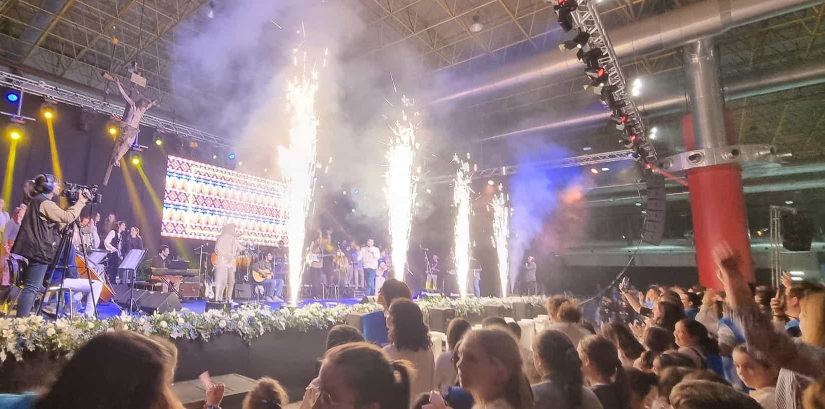 Concierto de Hakuna con 3.000 espectadores en la Feria LuxMundi de Alicante el 20 de enero de 2024