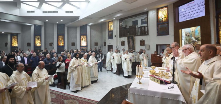 Misa con el arzobispo Gallagher en la parroquia de Santa María de Nazaret en Jordania 