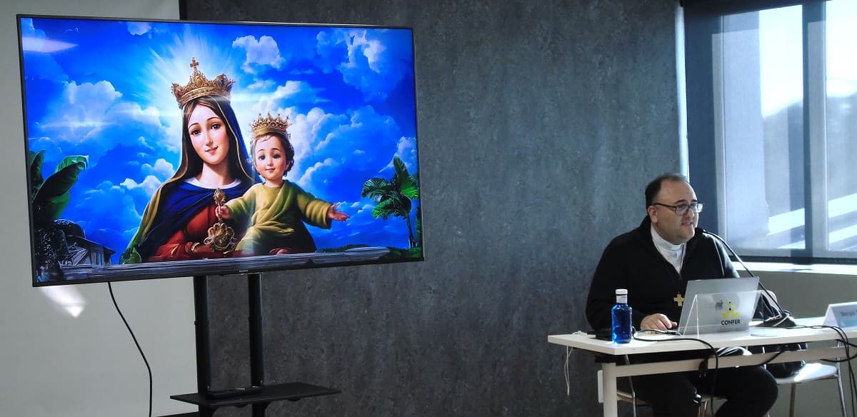 El salesiano Sergio Codera muestra una María Auxiliadora con toques infantiles hecha con IA