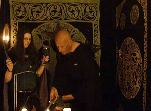 Un ritual esbat de un grupo británico de culto wicca.