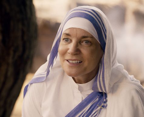 Jacqueline Fritschi-Cornaz interpreta a la Madre Teresa.