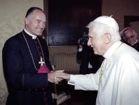 El obispo Bernard Fellay fue recibido el viernes en la Doctrina de la Fe