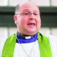 El Obispo Anglicano de Madrid acusa a la Iglesia de aprovecharse de su crisis interna