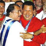 Daniel Ortega junto a Hugo Chávez