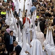 Una procesión de Semana Santa en Sevilla