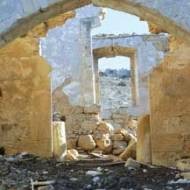 El monasterio maronita del Profeta Elías, en Skylloura, hoy destruido y utilizado como aprisco de animales