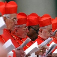 Benedicto XVI podría convocar para otoño un Consistorio para crear nuevos cardenales