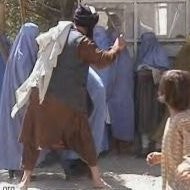 Los talibanes ejecutan «por adúltera» a una viuda tras 200 latigazos y obligarla a abortar