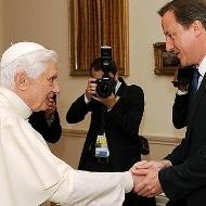 El Papa saluda al Primer Ministro Cameron