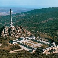 El Foro por la Memoria pide la voladura de la cruz del Valle de los Caídos y trasladar a los monjes