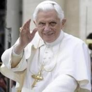 El Papa advierte que «donde desaparece Dios, el hombre cae en la esclavitud de las idolatrías»